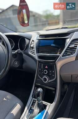 Седан Hyundai Elantra 2015 в 