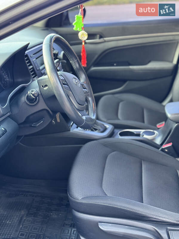 Седан Hyundai Elantra 2018 в Бершаді