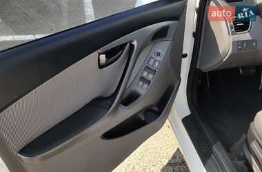 Седан Hyundai Elantra 2012 в 