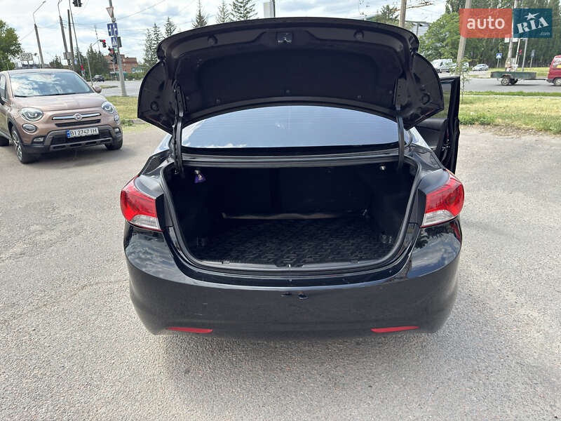 Седан Hyundai Elantra 2013 в Полтаве