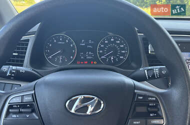 Седан Hyundai Elantra 2016 в 