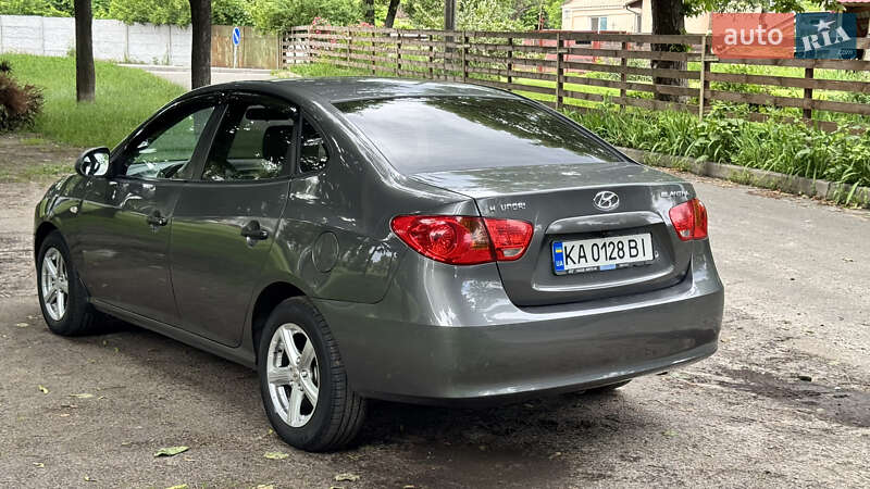 Седан Hyundai Elantra 2007 в Киеве