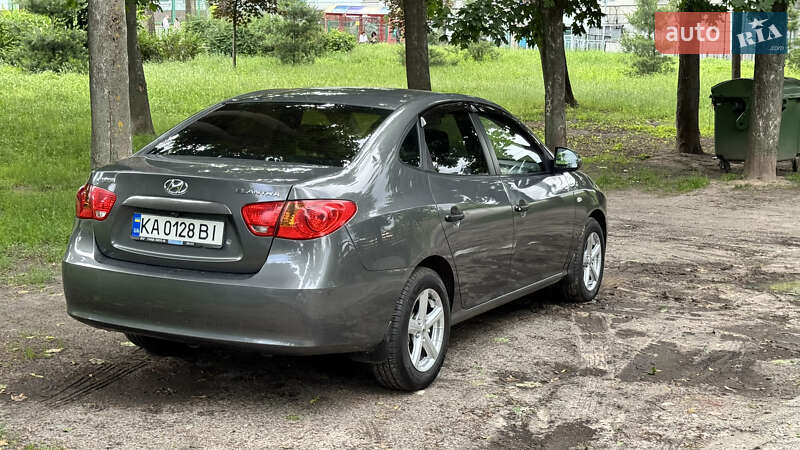 Седан Hyundai Elantra 2007 в Киеве