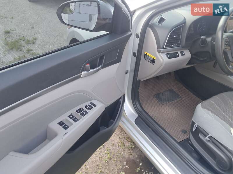 Седан Hyundai Elantra 2016 в Киеве