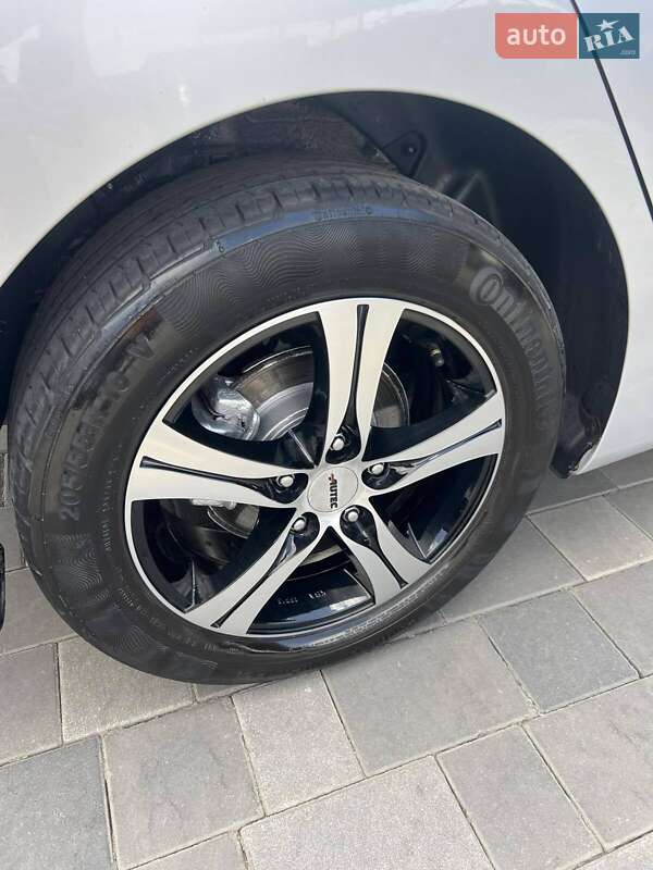 Седан Hyundai Elantra 2011 в Полтаве