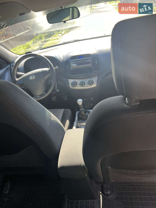 Седан Hyundai Elantra 2010 в Черкассах