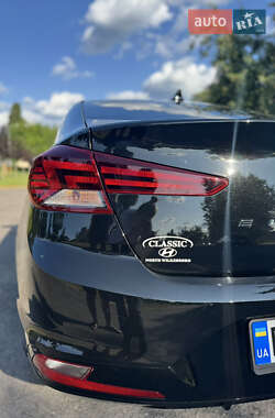 Седан Hyundai Elantra 2019 в 