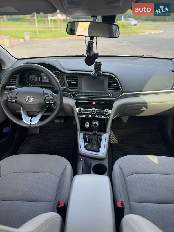 Седан Hyundai Elantra 2019 в Кременчуці