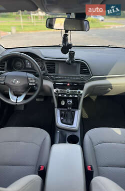Седан Hyundai Elantra 2019 в 
