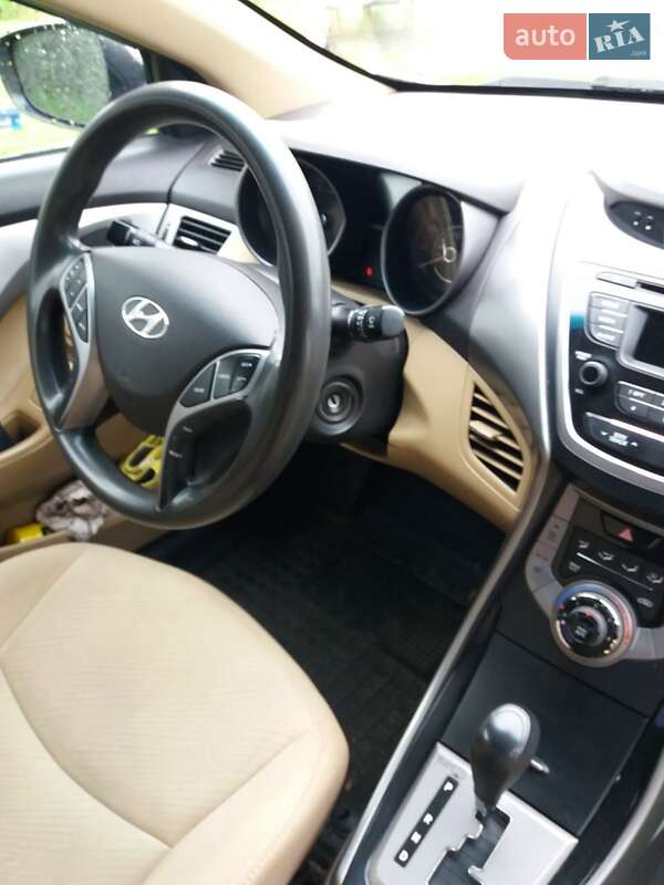 Седан Hyundai Elantra 2013 в Чернигове
