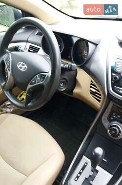 Седан Hyundai Elantra 2013 в 