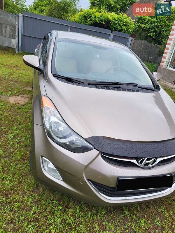 Седан Hyundai Elantra 2013 в Чернигове