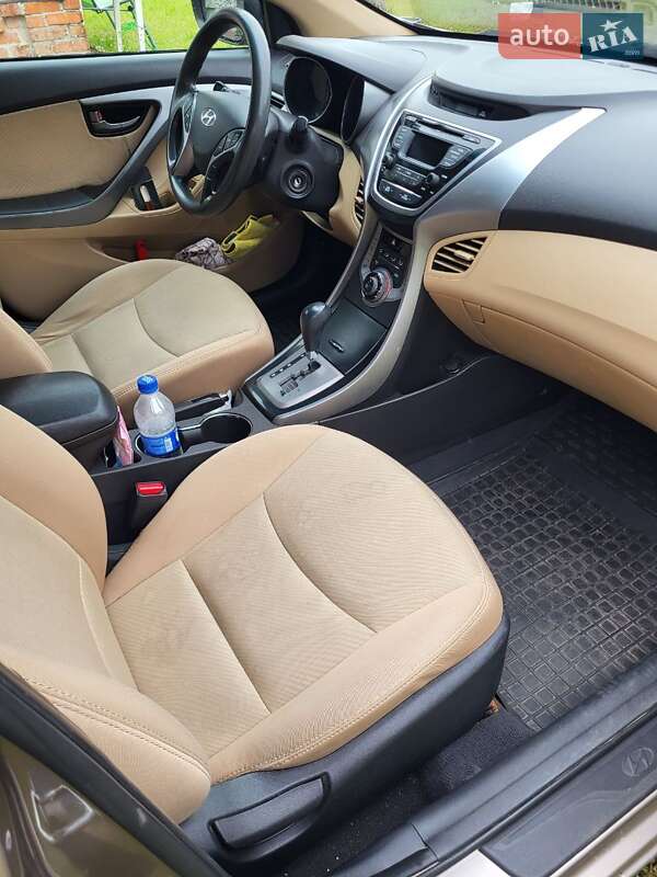 Седан Hyundai Elantra 2013 в Чернигове