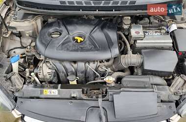 Седан Hyundai Elantra 2013 в 