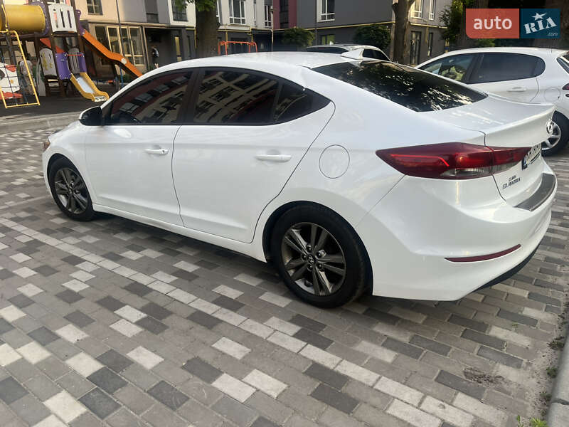 Седан Hyundai Elantra 2017 в Киеве