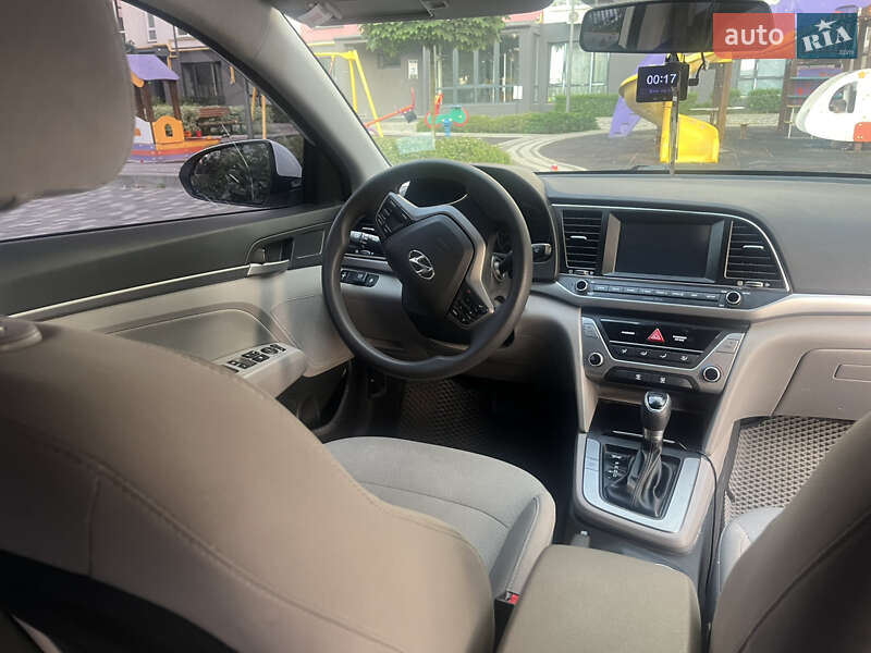 Седан Hyundai Elantra 2017 в Киеве