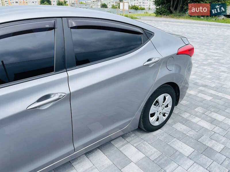 Седан Hyundai Elantra 2011 в Виннице