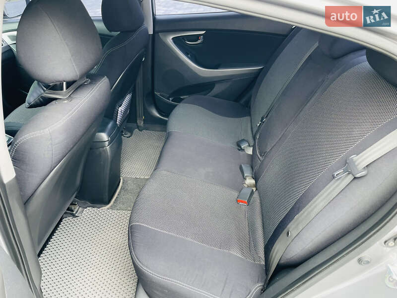 Седан Hyundai Elantra 2011 в Виннице
