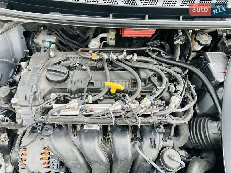 Седан Hyundai Elantra 2011 в Виннице
