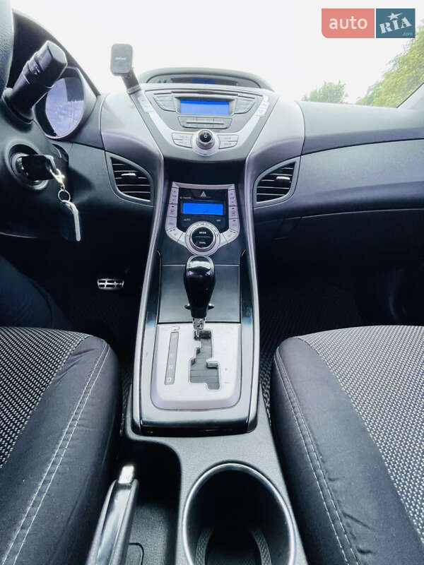 Седан Hyundai Elantra 2011 в Виннице