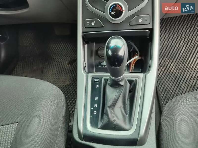 Седан Hyundai Elantra 2014 в Сумах
