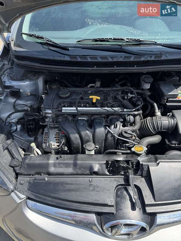Купе Hyundai Elantra 2012 в Киеве