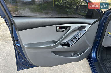 Седан Hyundai Elantra 2015 в 