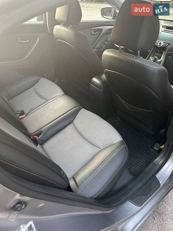 Седан Hyundai Elantra 2013 в Днепре
