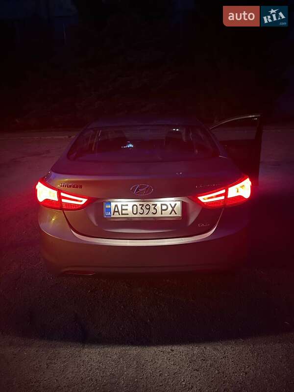 Седан Hyundai Elantra 2013 в Днепре