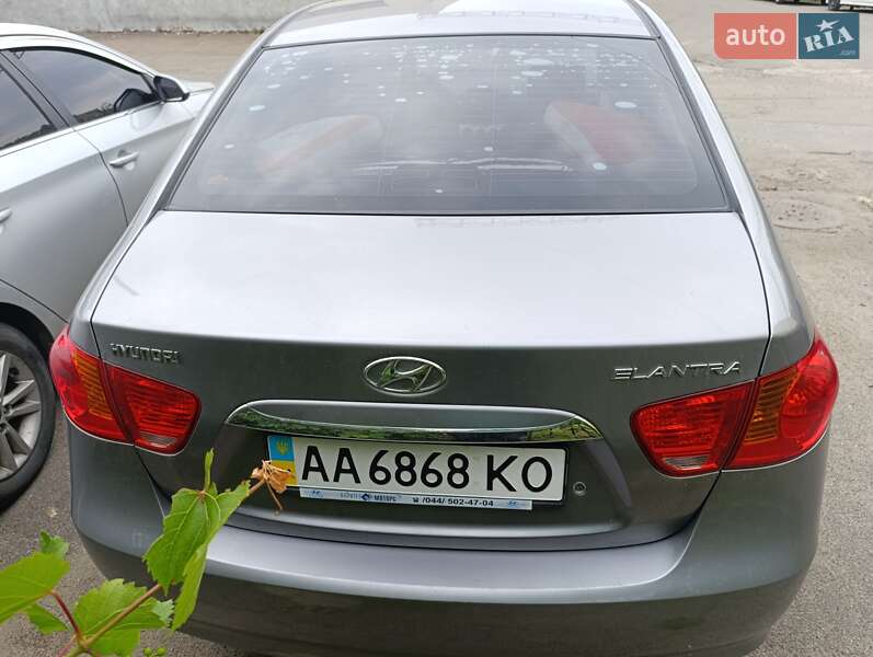 Седан Hyundai Elantra 2010 в Києві