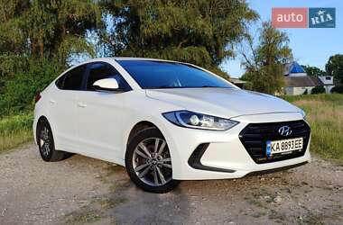 Седан Hyundai Elantra 2018 в Киеве