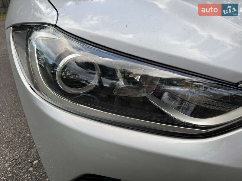 Седан Hyundai Elantra 2017 в Киеве