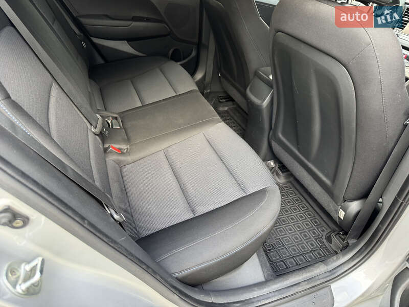 Седан Hyundai Elantra 2017 в Киеве