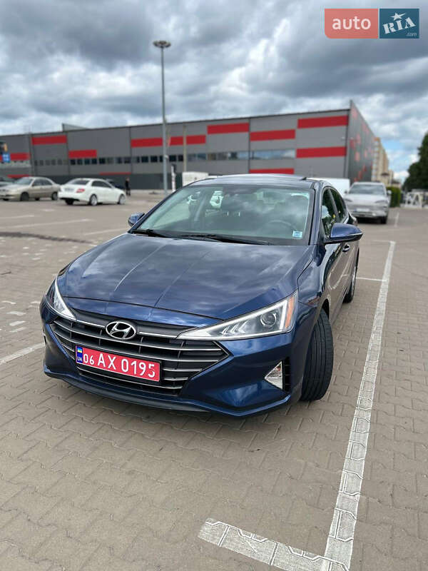 Седан Hyundai Elantra 2019 в 