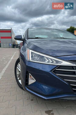 Седан Hyundai Elantra 2019 в 