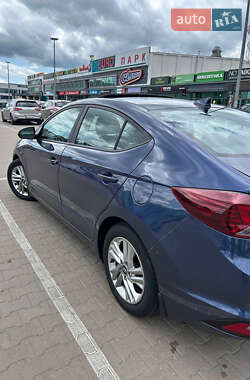 Седан Hyundai Elantra 2019 в 