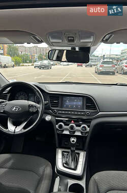 Седан Hyundai Elantra 2019 в 