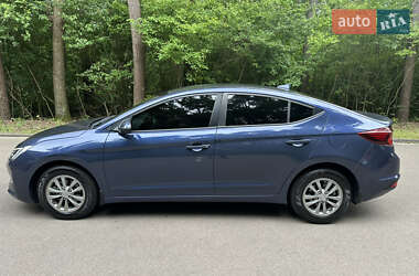 Седан Hyundai Elantra 2019 в 