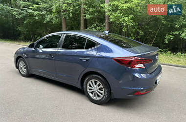Седан Hyundai Elantra 2019 в 