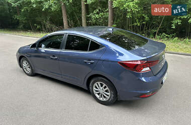 Седан Hyundai Elantra 2019 в 