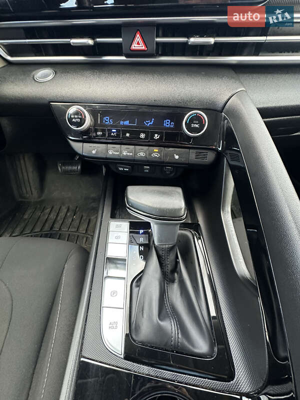 Седан Hyundai Elantra 2020 в Одессе