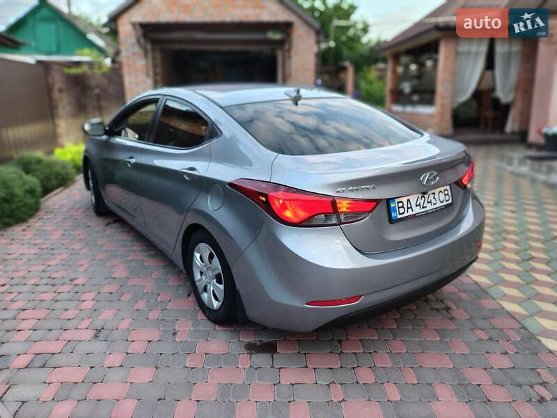 Седан Hyundai Elantra 2015 в Кропивницком