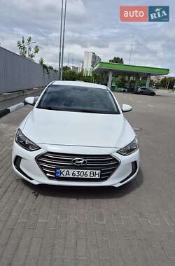 Седан Hyundai Elantra 2016 в Києві
