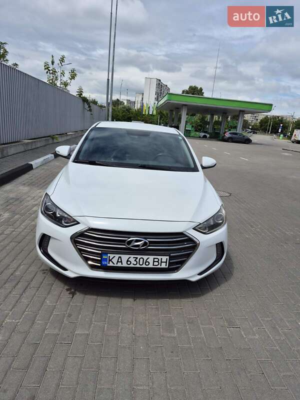 Hyundai Elantra 2016