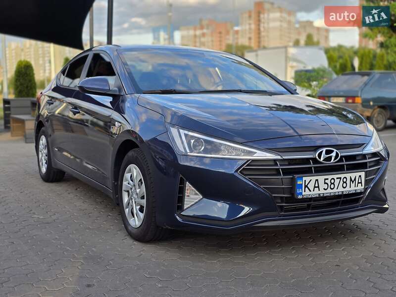 Седан Hyundai Elantra 2019 в Киеве