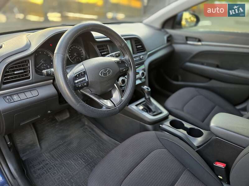 Седан Hyundai Elantra 2019 в Киеве