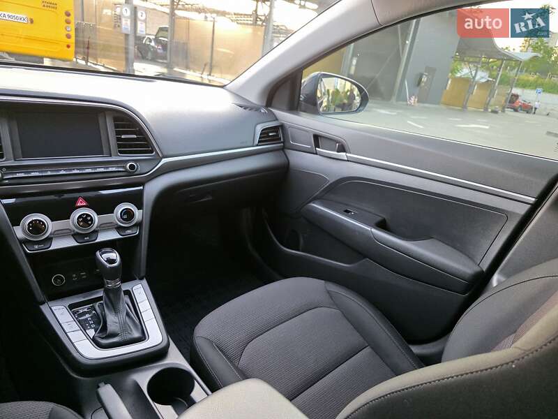 Седан Hyundai Elantra 2019 в Киеве