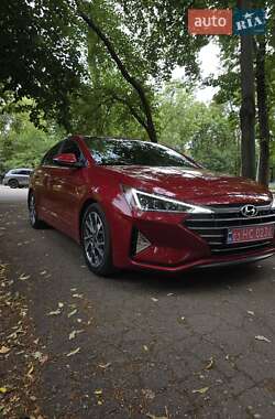 Седан Hyundai Elantra 2018 в Кривом Роге