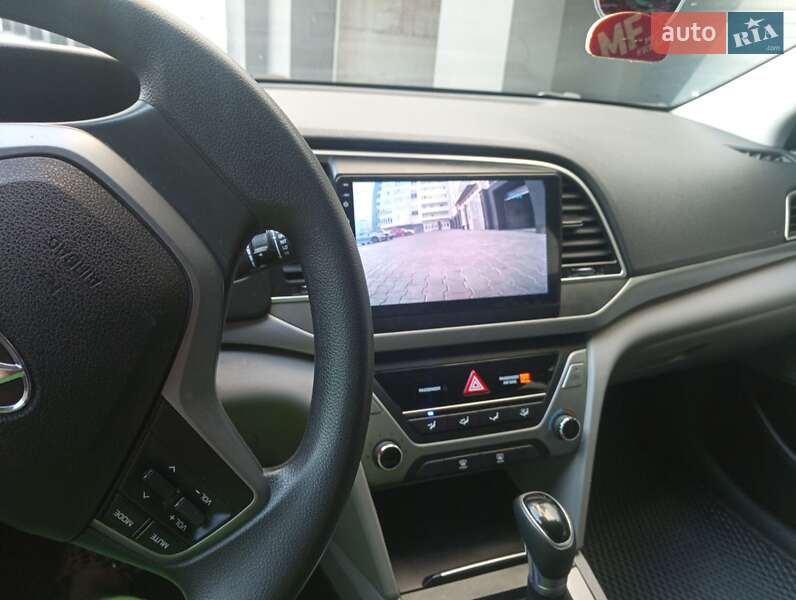 Седан Hyundai Elantra 2017 в Хмельницком