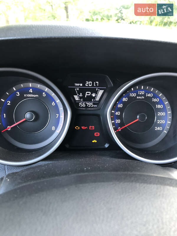 Седан Hyundai Elantra 2015 в Умани